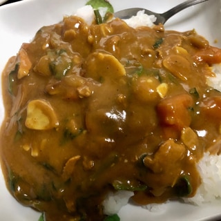 レトルトにひと工夫♡ニンニクほうれん草カレー